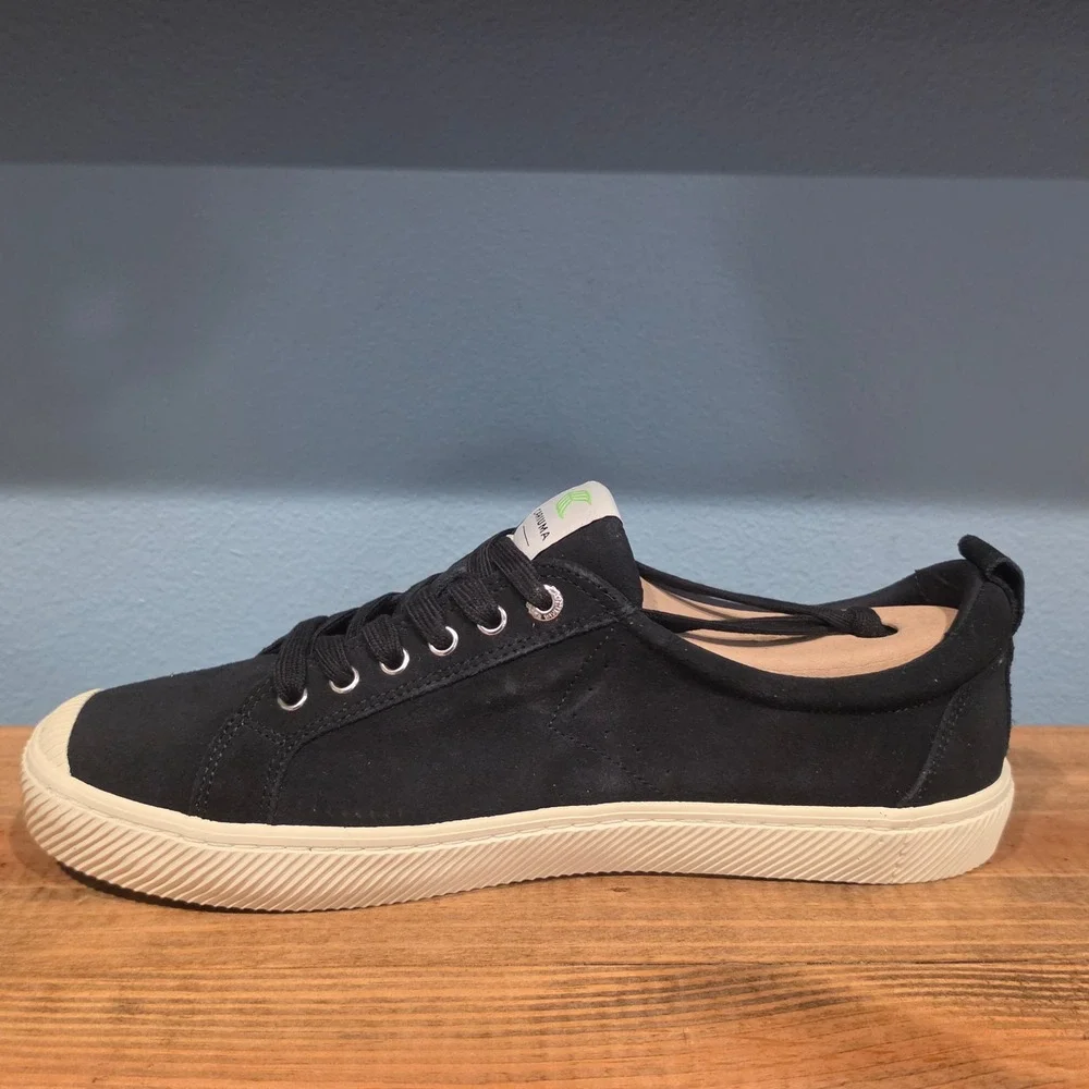 Cariuma Mens OCA Low Sneaker Black Suede Classic Lace Up Size 13